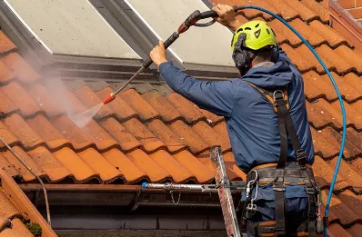 Démoussage et hydrofuge de toiture à Escurès